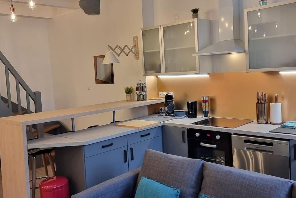 Le Retro Chic: Central Renovated Apartment with Free Parking La Roche-Chalais Exterior photo