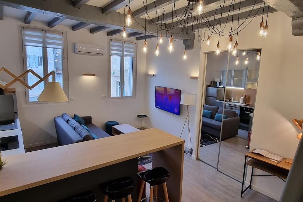 Le Retro Chic: Central Renovated Apartment with Free Parking La Roche-Chalais Exterior photo