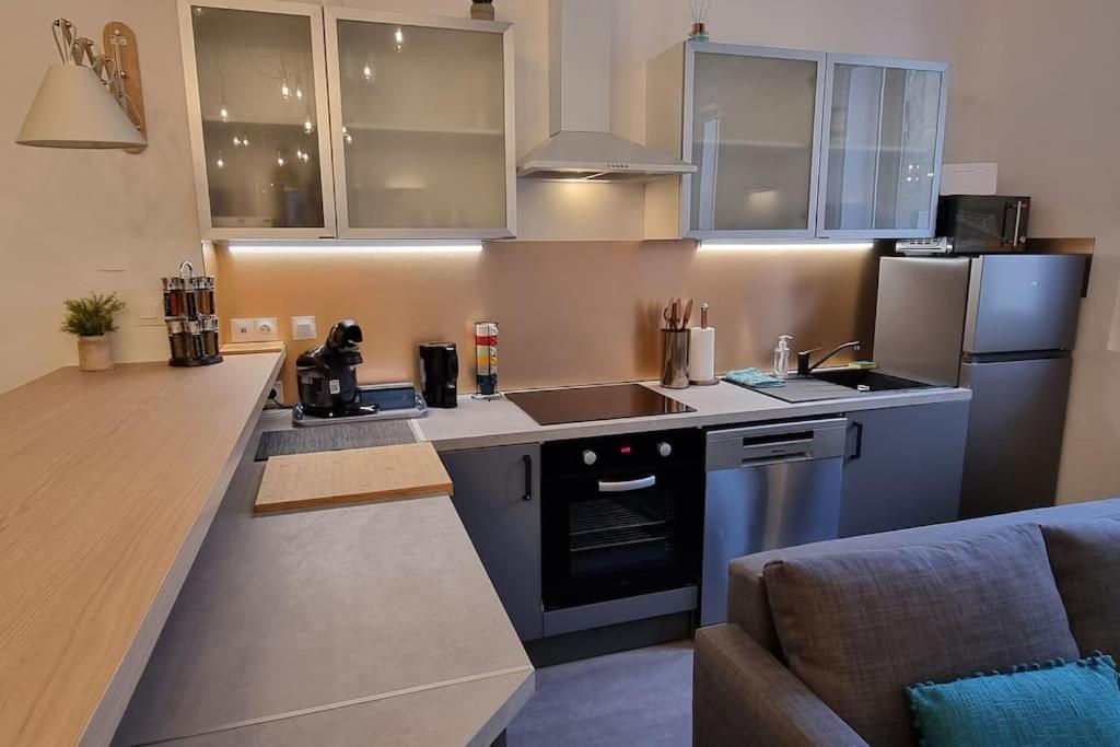 Le Retro Chic: Central Renovated Apartment with Free Parking La Roche-Chalais Exterior photo
