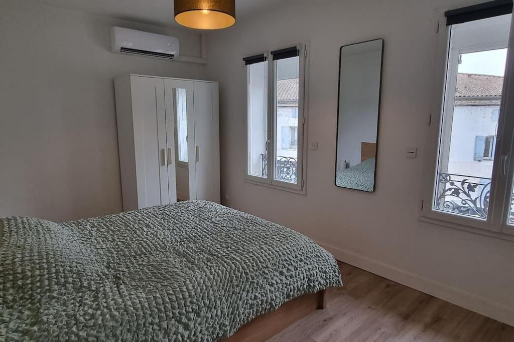 Le Retro Chic: Central Renovated Apartment with Free Parking La Roche-Chalais Exterior photo