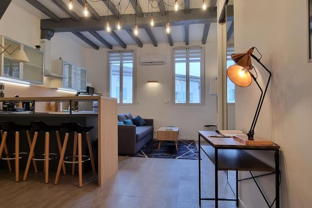 Le Retro Chic: Central Renovated Apartment with Free Parking La Roche-Chalais Exterior photo